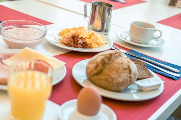 Breakfast/Coffee Service 22 of 33