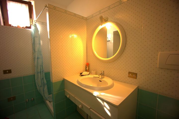 Room 17 of 28