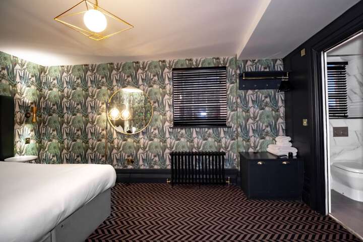 Room 36 of 106