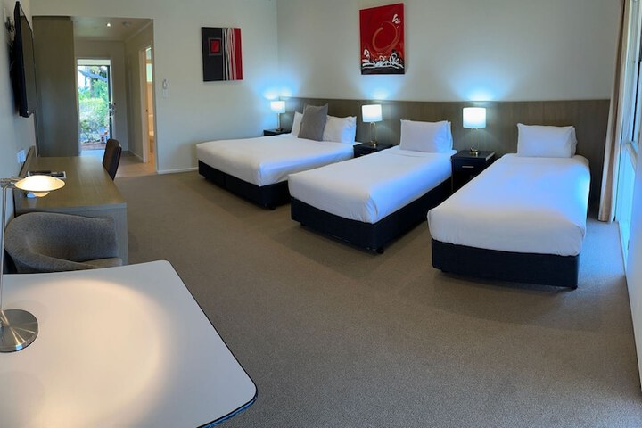 Room 5 of 33
