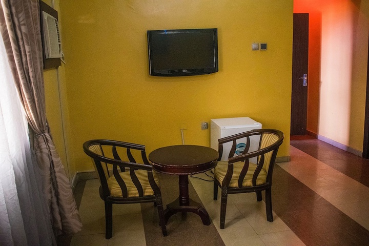 Room 14 of 68
