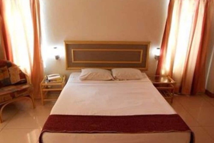 Room 4 of 37