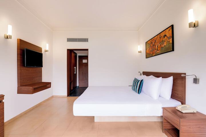 Room 11 of 42