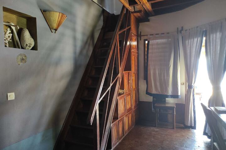Room 27 of 85