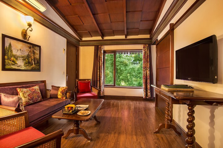 Room 4 of 36