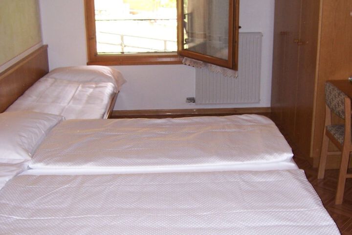 Room 6 of 53