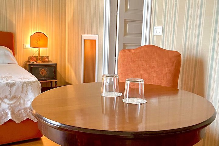 Room 50 of 98