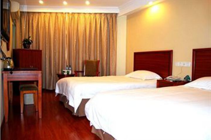 Room 3 of 8