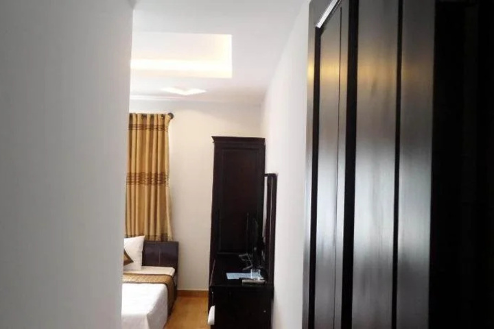 Room 6 of 20