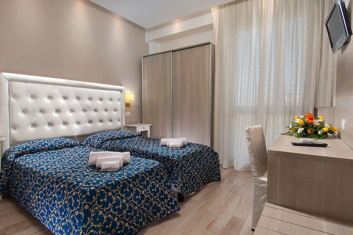 Room 3 of 25