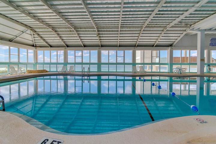 Hotel Pool