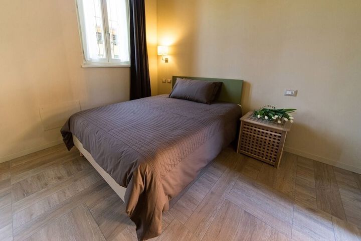 Room 8 of 32