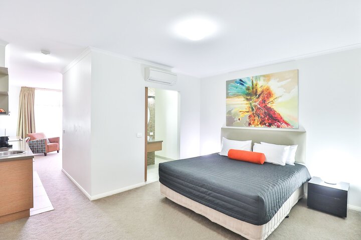 Room 4 of 38