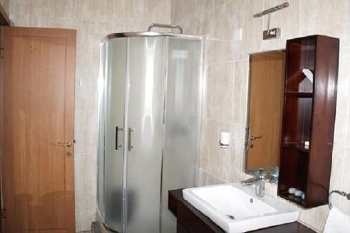 Room 7 of 10