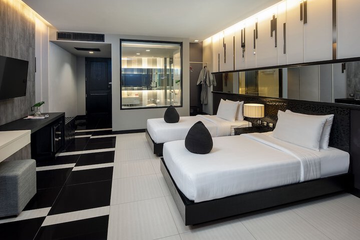 Room 27 of 103