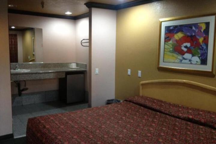 1 King Bed (2 of 3)
