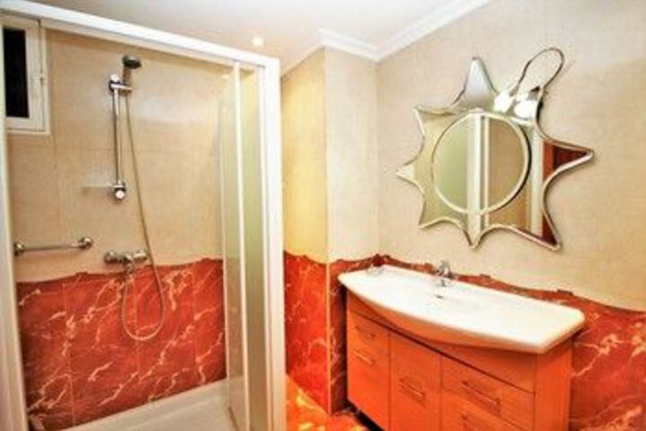 Room 2 of 27