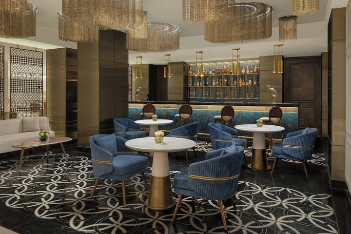 Lounge 124 of 172