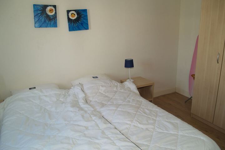 Room 2 of 40