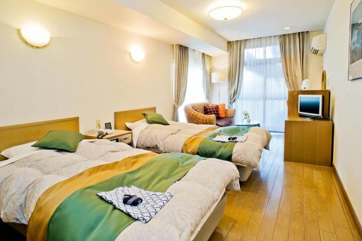 Room 2 of 27
