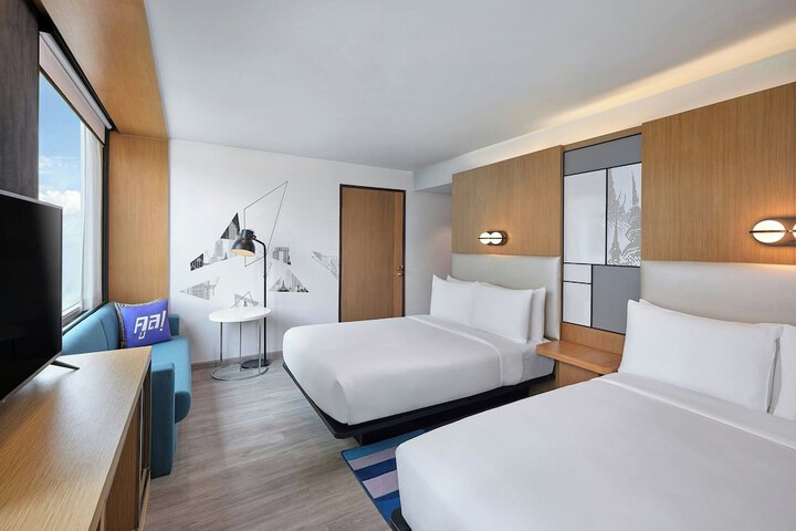 Room 11 of 77