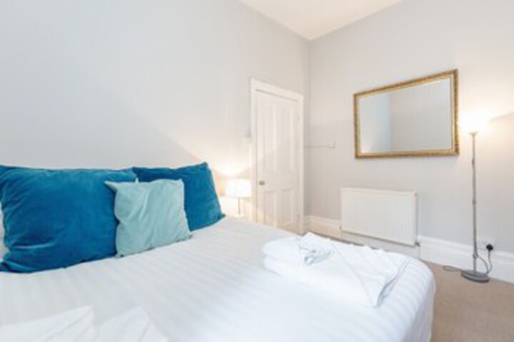 Room 13 of 21