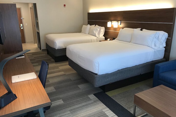 2 Queen Beds (9 of 23)
