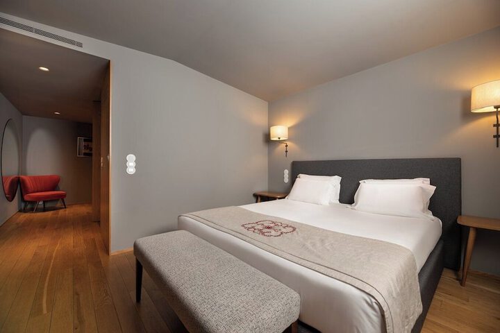 Room 32 of 85