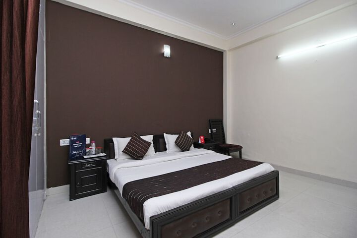 Room 8 of 18