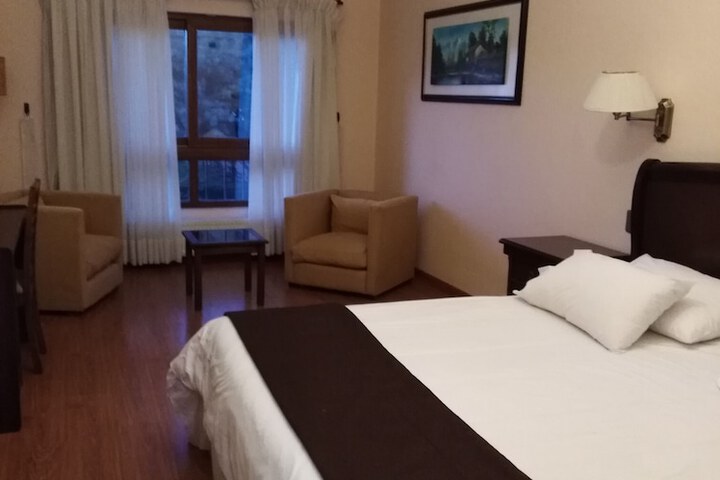 Room 10 of 35
