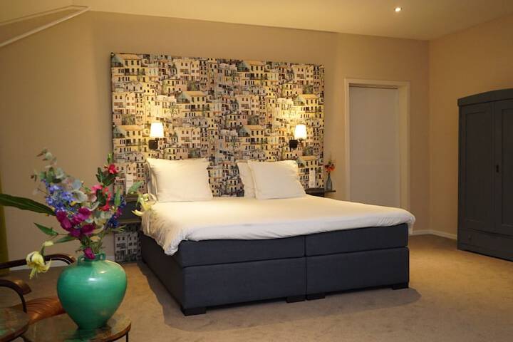 Room 15 of 50
