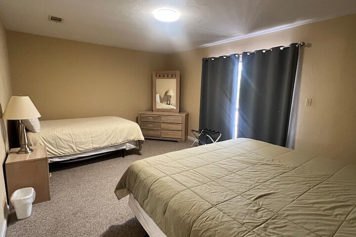 Room 8 of 28