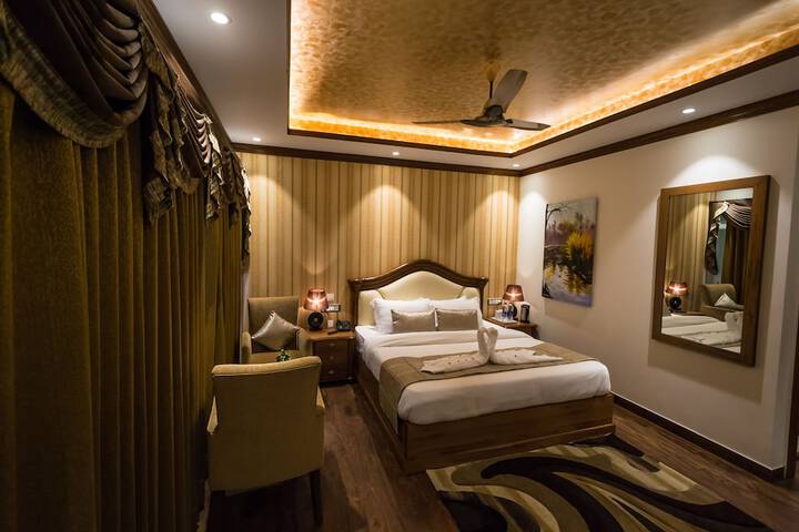 Room 13 of 80