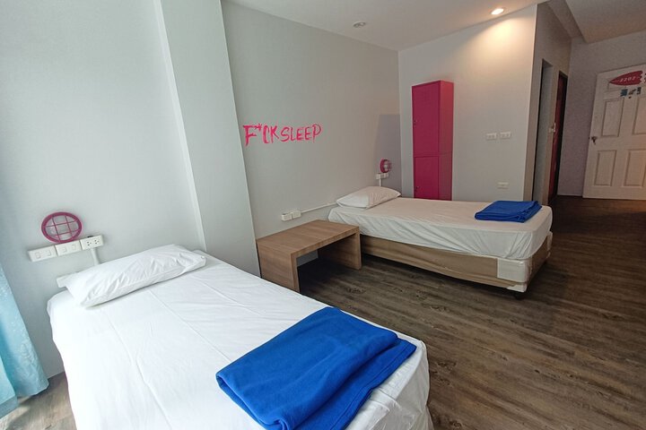 Room 5 of 16