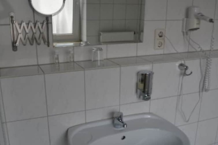 Room 16 of 21