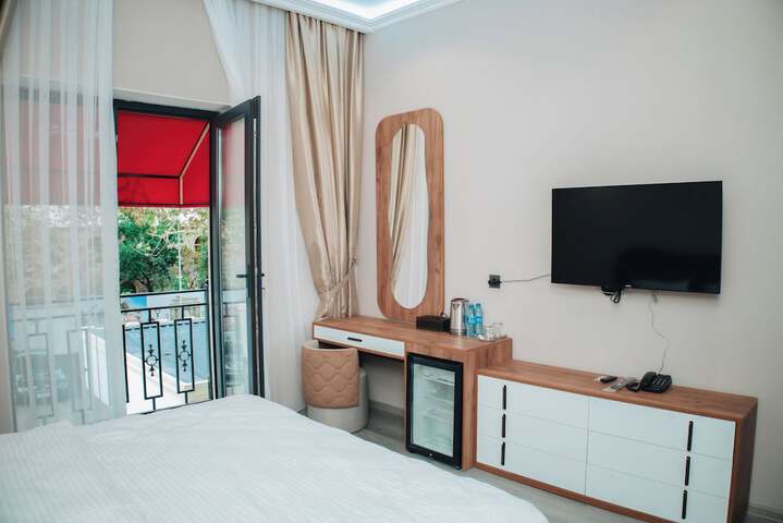 Room 9 of 13