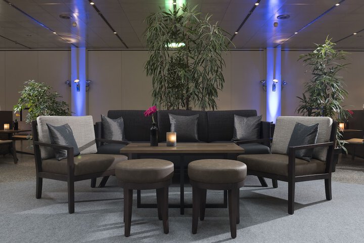 Lounge 48 of 66