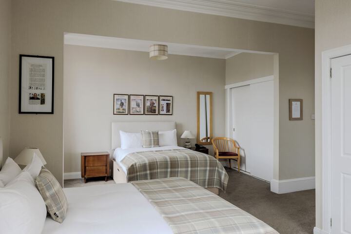 Room 5 of 15