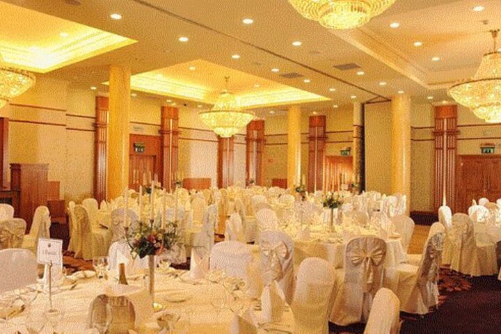 Ballroom/Hall 72 of 82