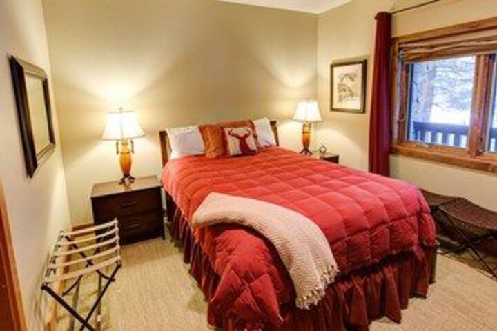 Stonegate 10 - Remodeled 4 Bedroom Home with Loft & Hot Tub