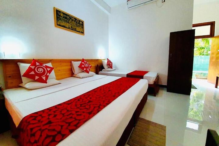 Room 4 of 16