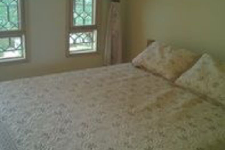 Room 8 of 10