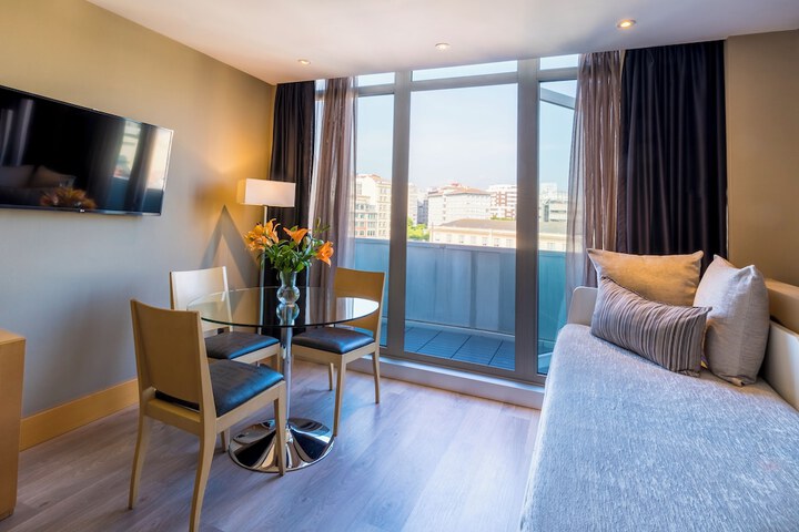 Room 52 of 110