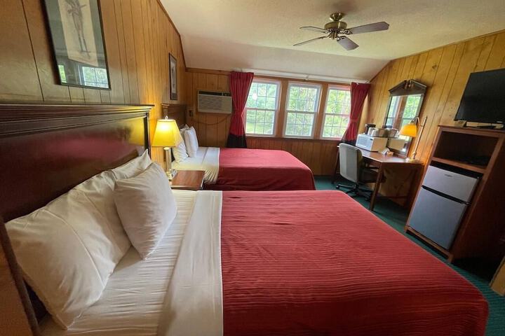 Standard Room, King or Two Doubles (3 of 24)