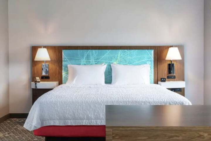 1 King Bed (2 of 6)