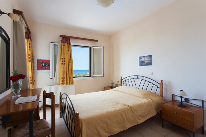 Room 8 of 18