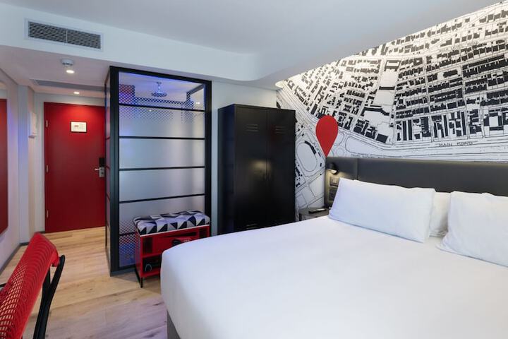 Room 72 of 165