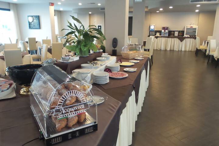 Breakfast/Coffee Service 28 of 63