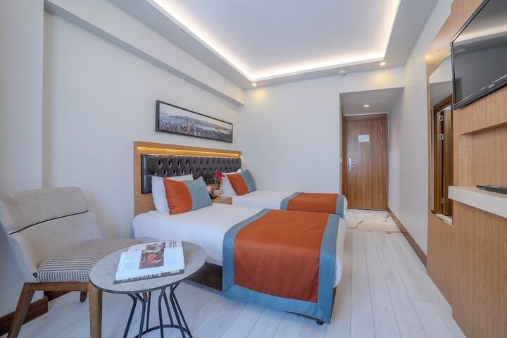 Room 9 of 66