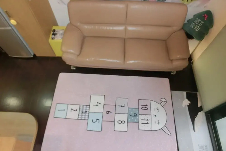 Room 4 of 33